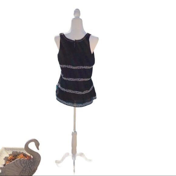 White House Black White Black Blouse with Embroide - Picture 2 of 4